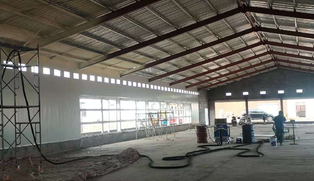 彩鋼瓦防腐噴涂聚脲設備怎么選？源頭廠家告訴您